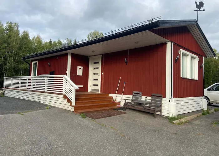 Cozy Renovated House With A Lot Of Parking Space.