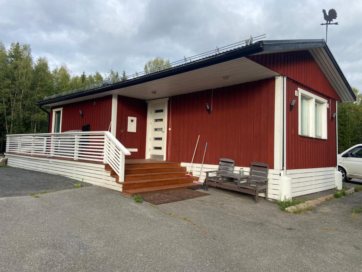 Cozy Renovated House With A Lot Of Parking Space.