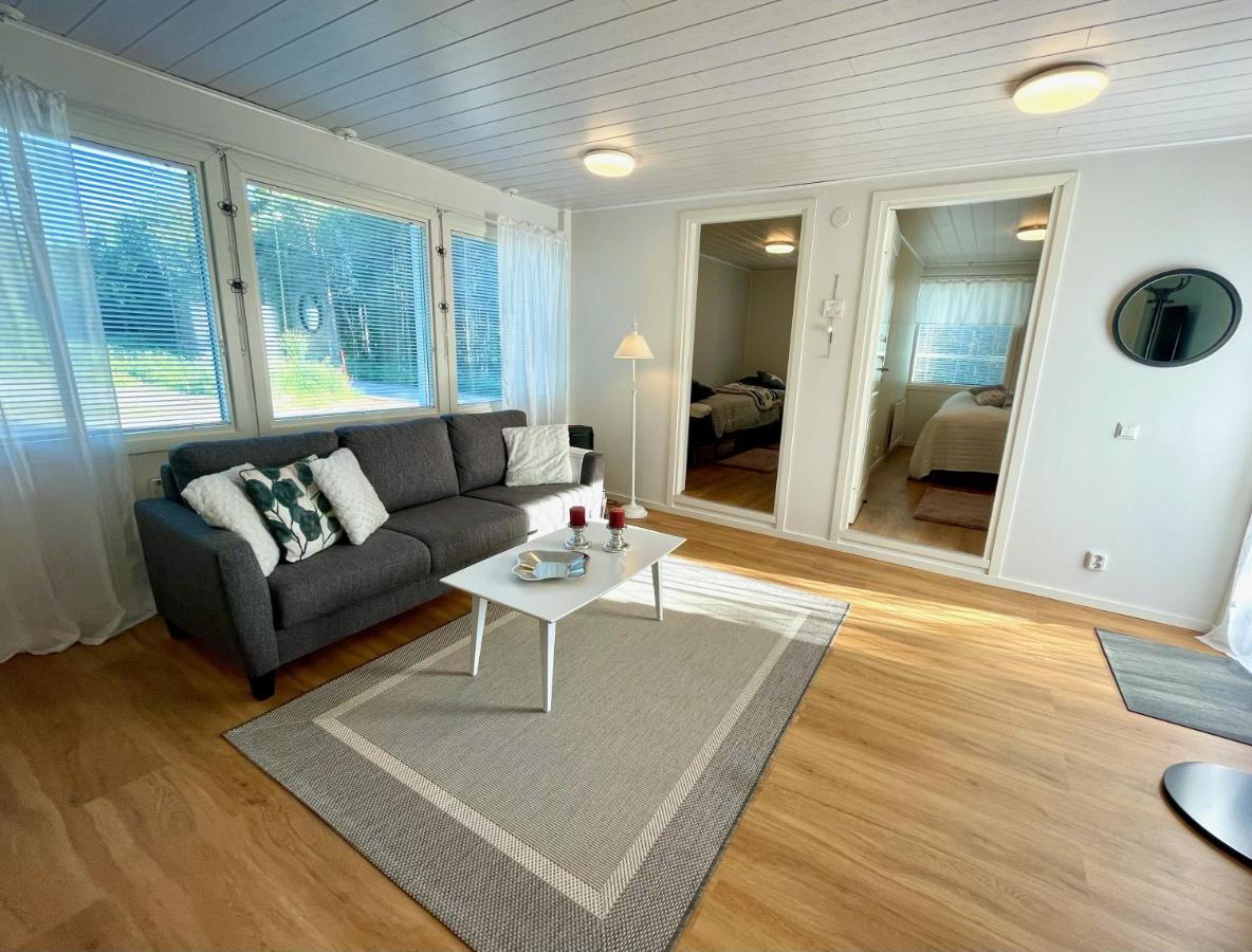 Cozy Renovated House With A Lot Of Parking Space. Apartment