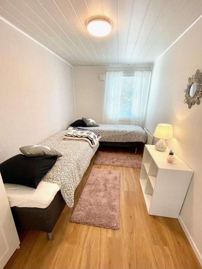 Cozy Renovated House With A Lot Of Parking Space. *